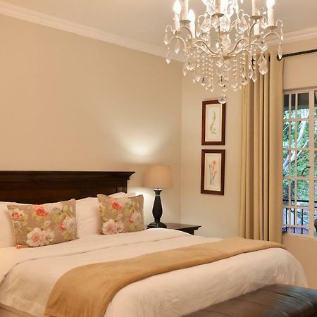 La Vieille Ferme Hotel Johannesburg Exterior photo